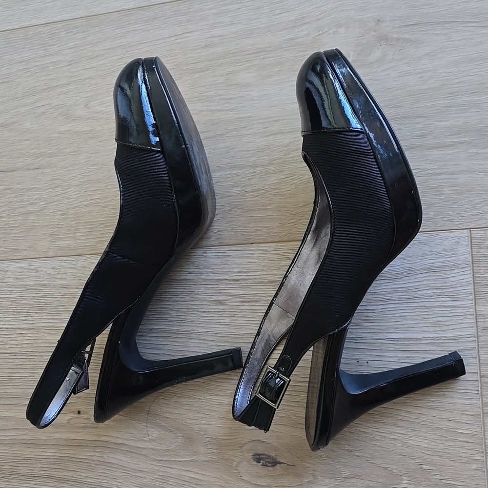 Tahari Round Toe Sling Backs - 7M